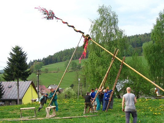 Stavění májky a pálení čarodejnic 30. 4. 2009 11