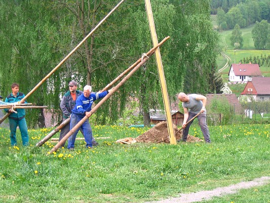 Stavění májky a pálení čarodejnic 30. 4. 2009 12