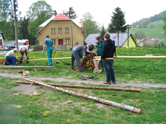 Stavění májky a pálení čarodejnic 30. 4. 2009 3