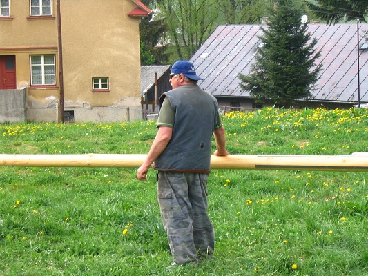 Stavění májky a pálení čarodejnic 30. 4. 2009 5