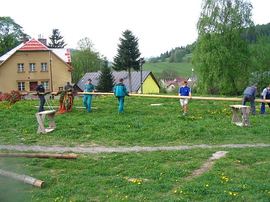 Stavění májky a pálení čarodejnic 30. 4. 2009 7