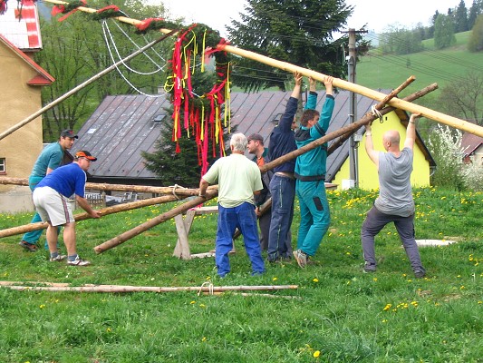 Stavění májky a pálení čarodejnic 30. 4. 2009 8