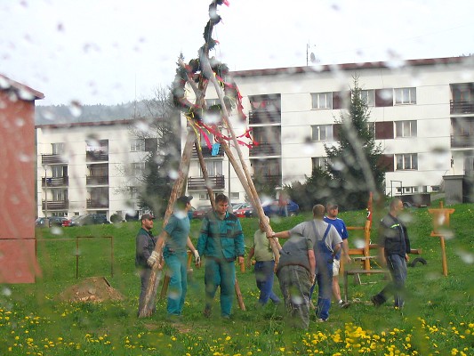 Stavění májky a pálení čarodejnic 30. 4. 2009 9