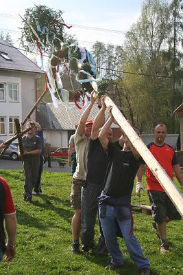 Stavění májky a pálení čarodejnic 2010 3