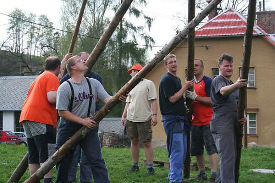 Stavění májky a pálení čarodejnic 2010 5