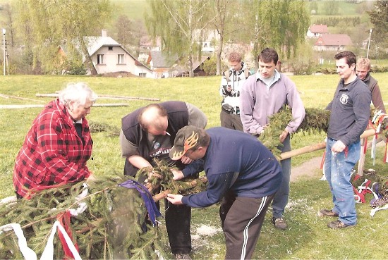 Stavění májky a pálení čarodejnic 2011 3