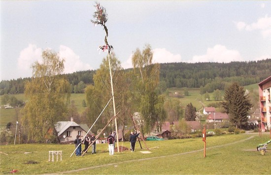 Stavění májky a pálení čarodejnic 2011 6