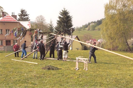 Stavění májky a pálení čarodejnic 2011 7
