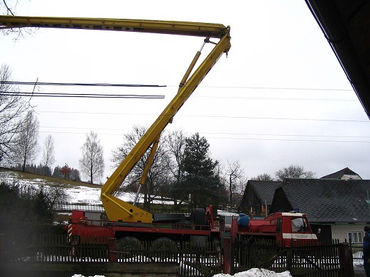 Kácení javoru mezi Budišovými a Urbanovými 7. 3. 2009 3