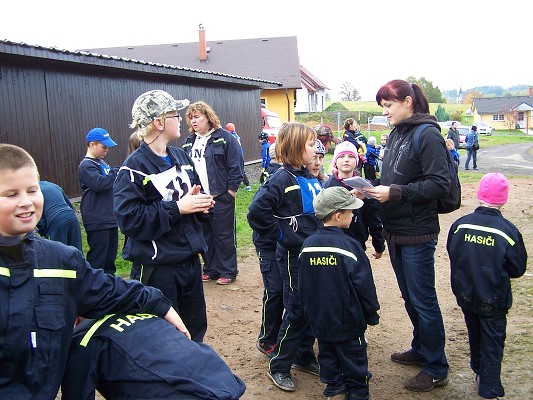 Závody mladých hasičů v Horní Čermné (12. 10. 2013)3