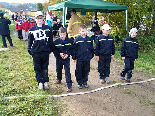Závody mladých hasičů v Horní Čermné (12. 10. 2013)6