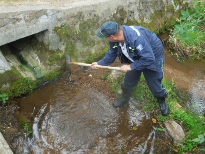 2015.09.11. Čištění komunikace u školky