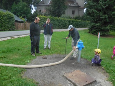 2015.09.11. Čištění komunikace u školky