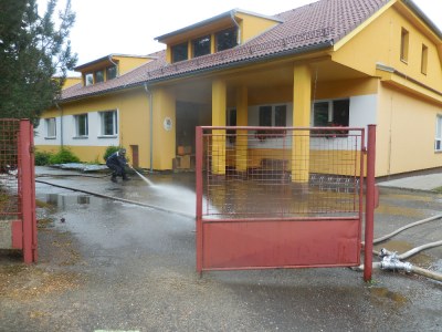 2015.09.11. Čištění komunikace u školky