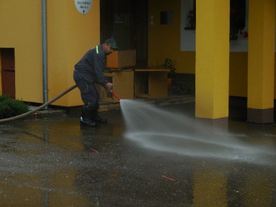 2015.09.11. Čištění komunikace u školky