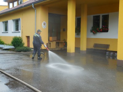 2015.09.11. Čištění komunikace u školky